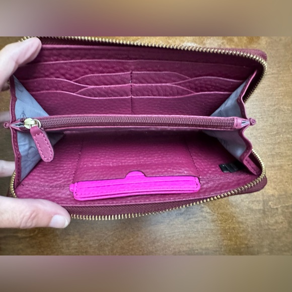 Like New - Cole Haan Berry Leather Wallet - Picture 3 of 10